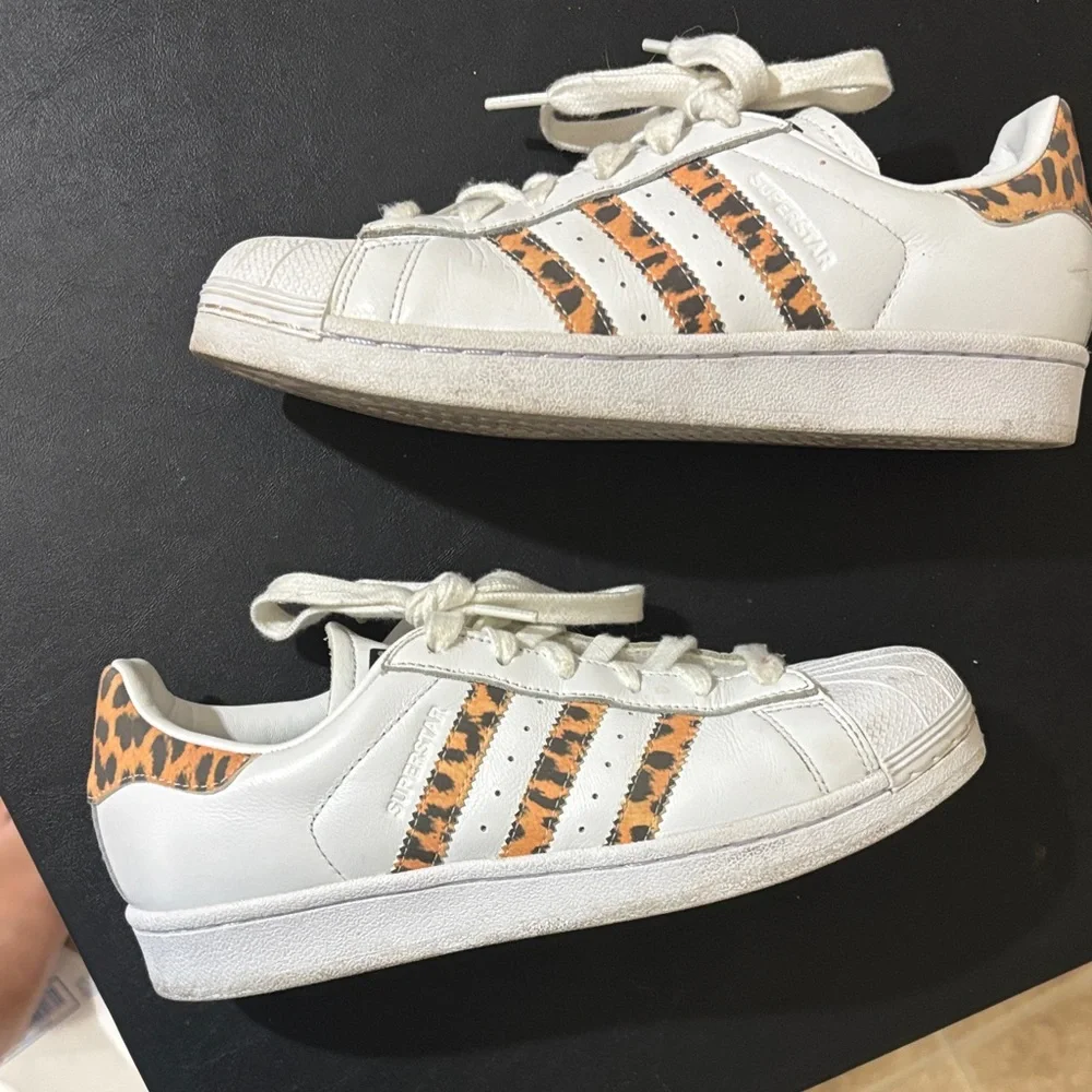 Adidas White and Cheetah Patterned Sneakers Size US 6 - Picture 8 of 10